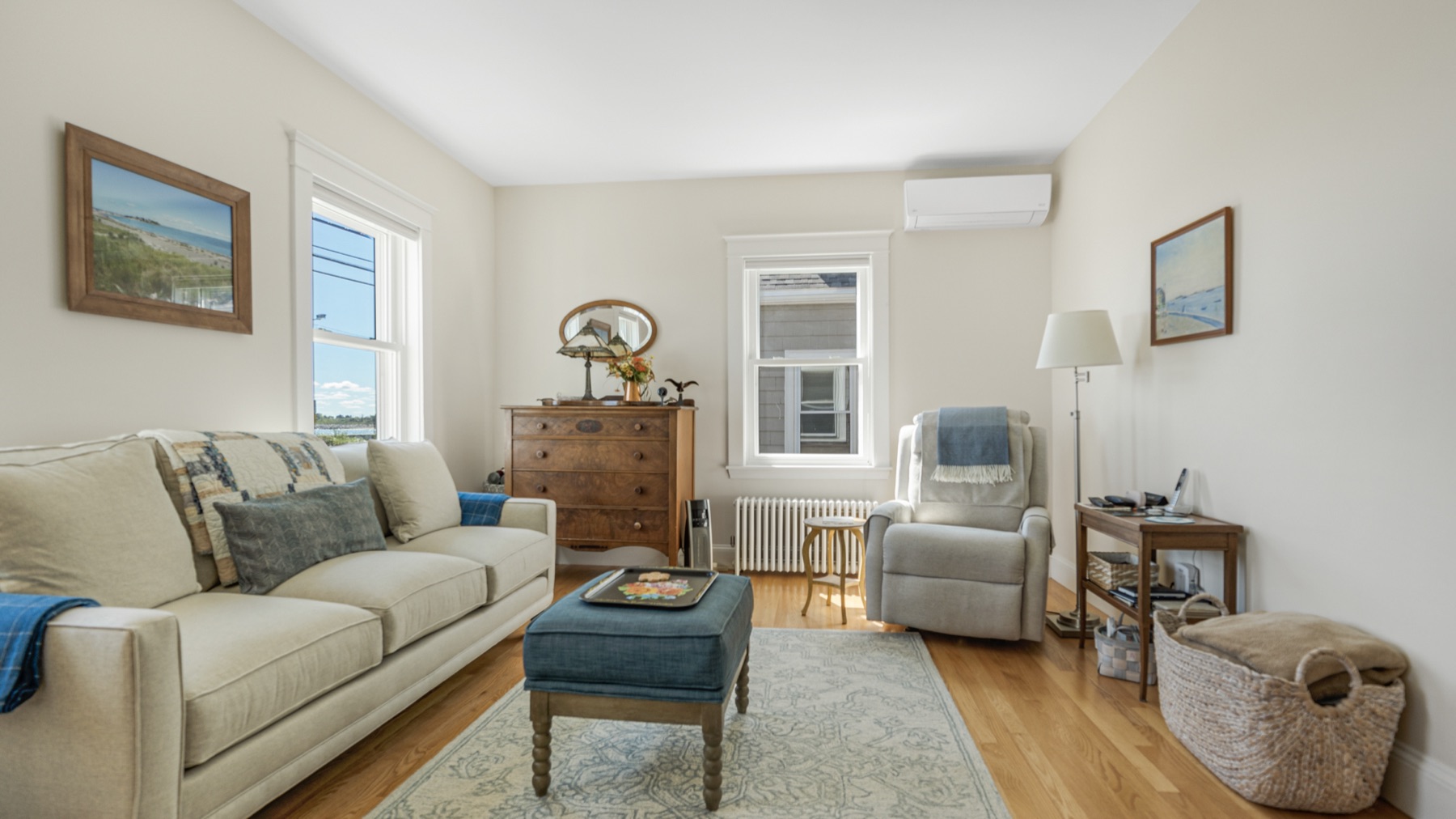 807 Shirley Street — Living Room